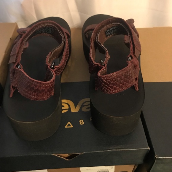 SEE TODAY'S DEAL⬇! NIB Flatform Everglade Teva’s - Picture 5 of 8